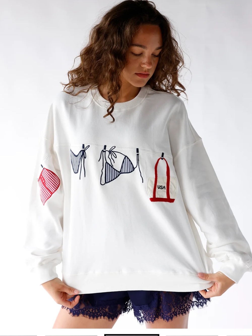 Le Lis White Crewneck clothesline Sweatshirt with Red & Navy Graphic L